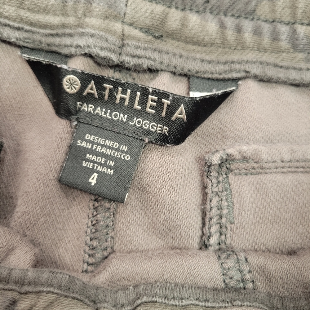 Athleta camo farallon jogger size 4 - Picture 5 of 10
